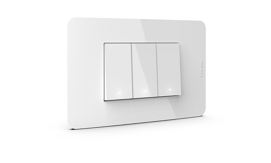 L'interruttore BTicino MatixGO bianco a tre moduli.