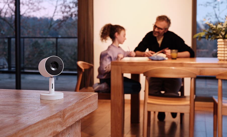 Kit Arlo Videocitofono HD Wireless + Telecamera 2K Per Interni – Sicurezza Smart, Visione Notturna, Rilevamento AI, Compatibile Alexa