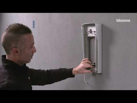 Preview image for the embedded video for gallery "BTicino Linea 5000 : Installazione della pulsantiera per impianto videocitofonico 2 Fili".